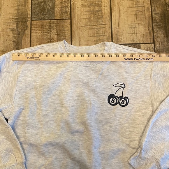 🆕 Organic generation feeling lucky sweatshirt junior size large - Picture 4 of 10